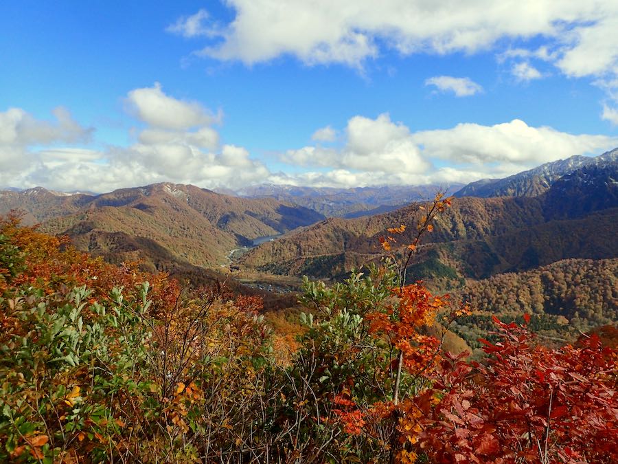 奥只見湖が見える